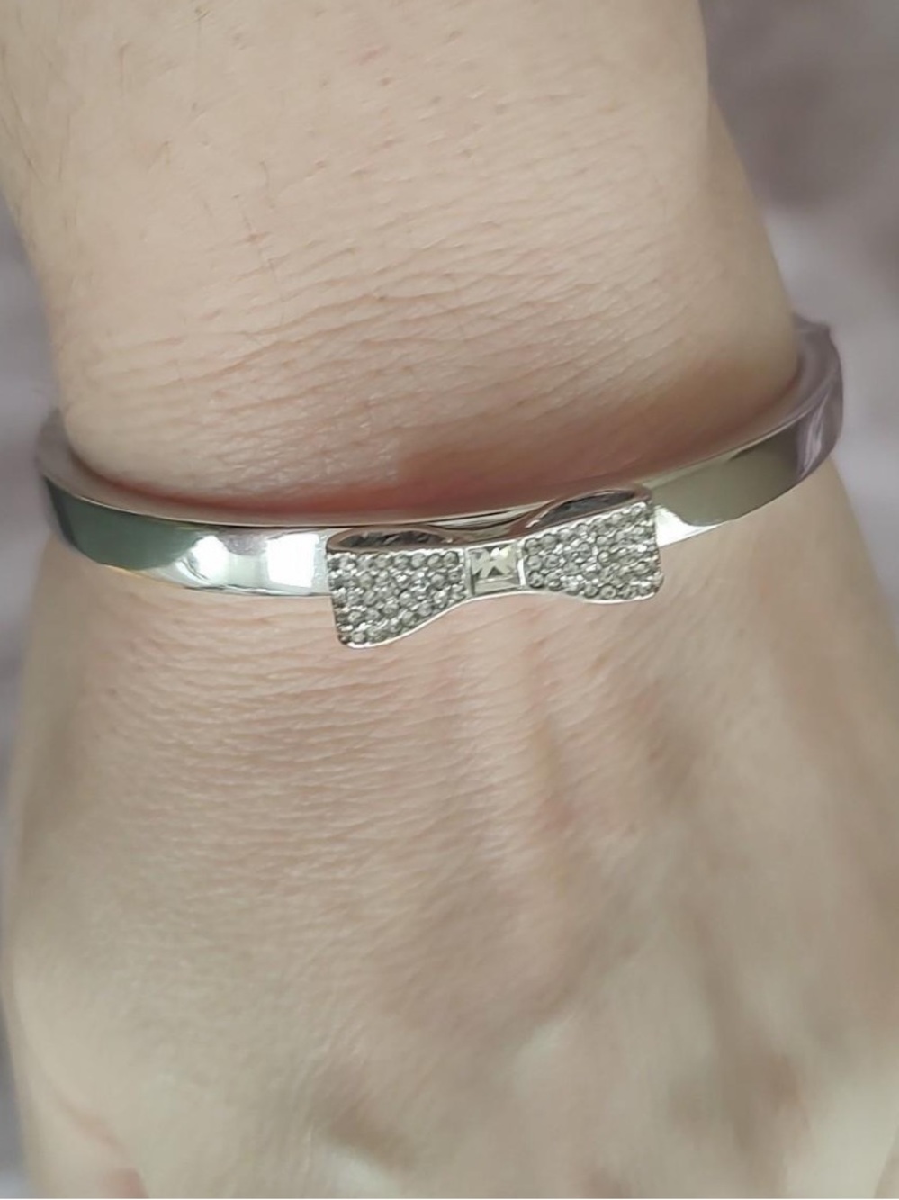 Kate Spade New York Crystal Bow Bangle Bracelet ✨ - Picture 2 of 3